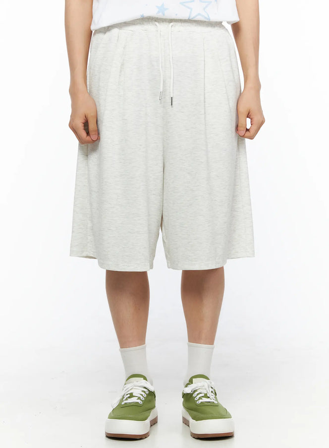 LEWKIN Men's Bermuda Sweat Shorts (Light Gray) IL514 Light gray front crop shot on model showing elastic drawstring waistband and wide-leg melange knit fabric