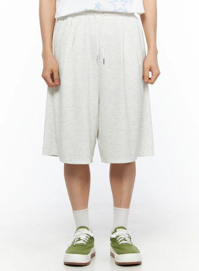 LEWKIN Men's Bermuda Sweat Shorts (Light Gray) IL514 Light gray front crop shot on model showing elastic drawstring waistband and wide-leg melange knit fabric