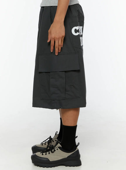 Men's Cargo Jorts IL510 Dark gray detail close-up of hem drawstring toggle cord lock adjuster on dark gray nylon fabric