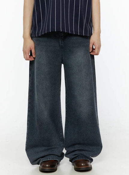 Men's Casual Washed Wide Leg Jeans IL509 Dark blue close-up front view on model showing wide leg silhouette washed denim texture and faded finish at waist and thigh