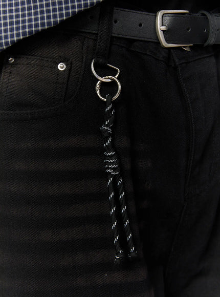 Men's Casual Wide Fit Jorts IL510 Black close-up detail of silver ring and knotted black rope chain accessory clipped to front pocket with belt