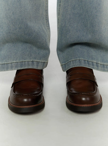 Men's Classic Antique Loafers IL507 Dark brown front-view close-up on model showing rounded toe penny strap and burnished leather texture with wide-leg jeans