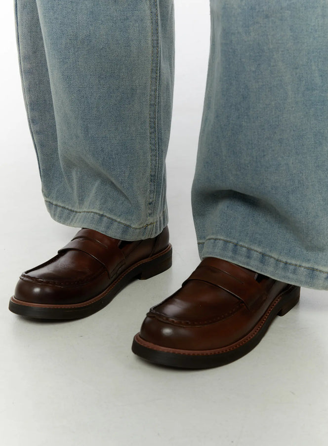 LEWKIN Men's Classic Antique Loafers IL507 Dark brown close-up shot on model wearing light blue wide-leg jeans showing penny strap and moc-toe leather detail