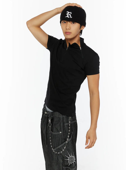 Men's Cross-Link Chain IL509 Silver side model shot styled on dark denim pants with black fitted top and beanie, chain draping over sun embroidery pocket