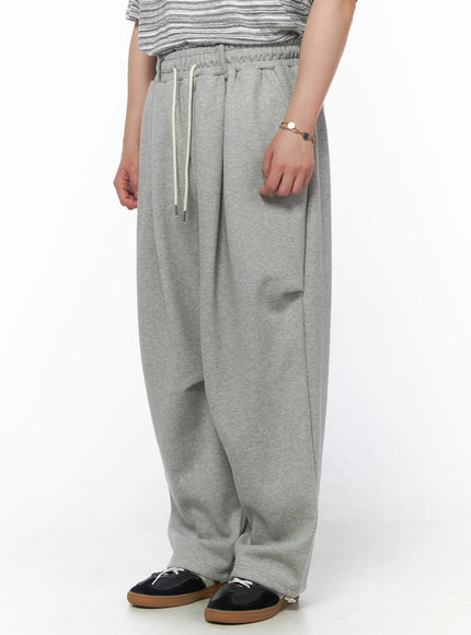 Men's Curved Fit Sweatpants (Gray) IL502 gray side-front crop shot on model showing curved wide-leg silhouette and side pocket detail