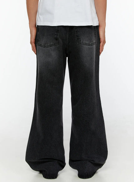 Men's Dark Wash Flare Jeans IL513 Black back view on model showing dual patch pockets with contrast stitching and wide flare leg