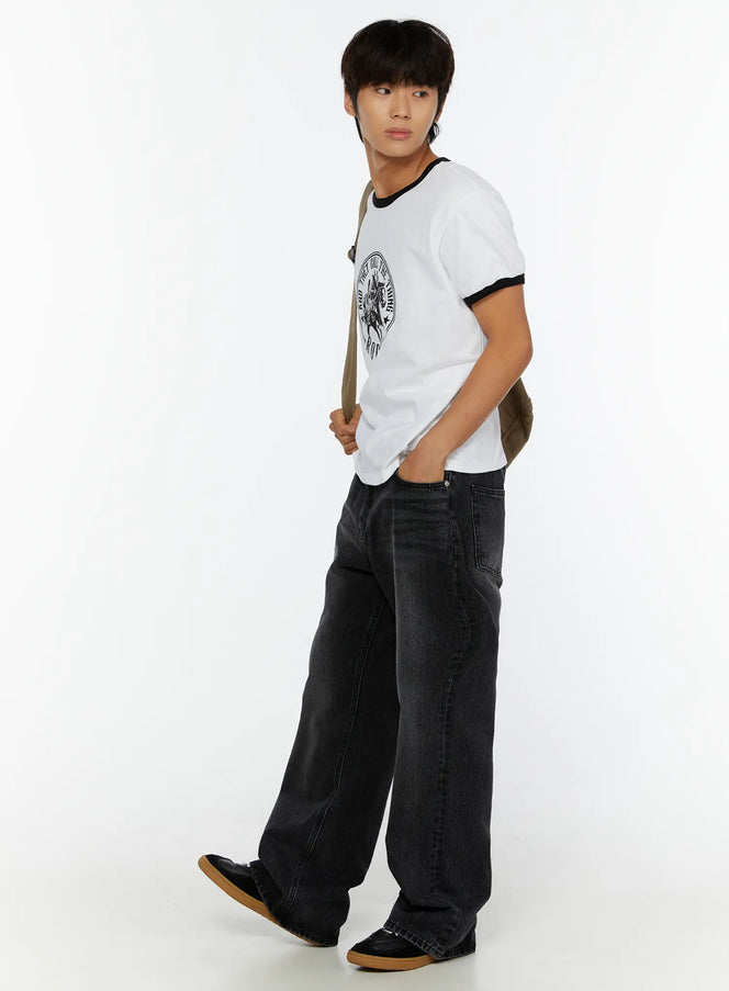 Men's Dark Wash Flare Jeans IL513 Black three-quarter side view on male model wearing graphic ringer tee and shoulder bag, walking pose