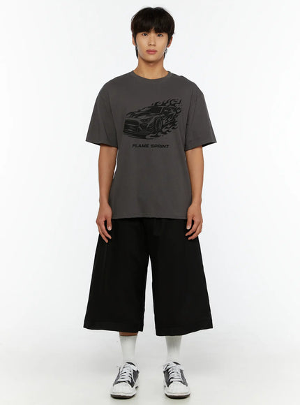 Men's Graphic Car Print T-Shirt IL513 Dark gray full-length front shot on model standing upright FLAME SPRINT graphic oversized fit black wide-leg shorts sneakers