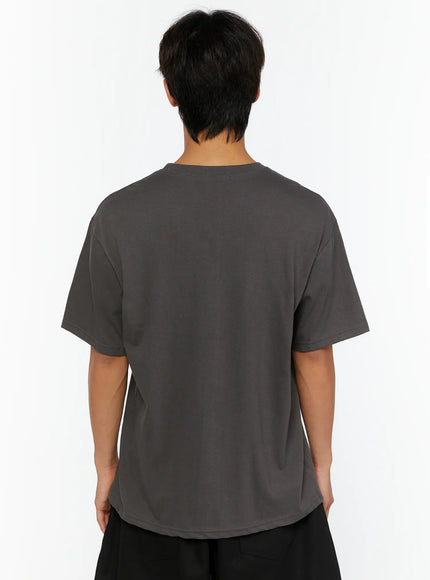 Men's Graphic Car Print T-Shirt IL513 Dark gray back shot on model showing plain clean back panel dropped shoulders oversized cotton silhouette