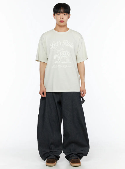 Men's Graphic Print Tee IL510 Light beige front full-body shot on male model standing upright arms at sides styled with wide-leg dark denim