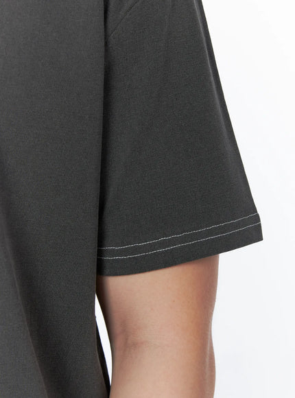 Men's Graphic Star T-Shirt IU523 Gray close-up detail of sleeve hem showing white contrast double topstitching on washed cotton fabric