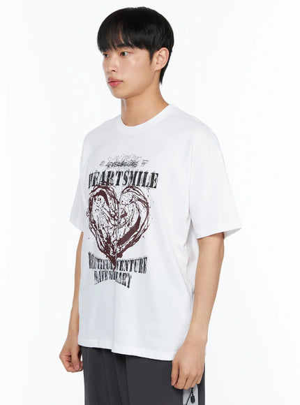 Men's Heart Graphic Tee IL514 White side shot on male model turning slightly left showing graphic print detail, drop-shoulder silhouette with streetwear styling
