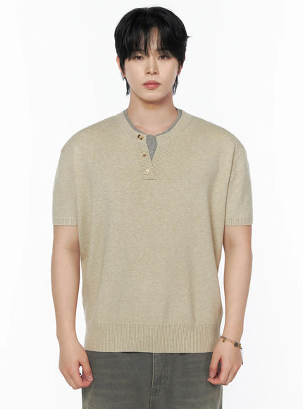 Men's Layered Henley Neck Knit Tee IL502 Beige front close-up shot on male model from chest down showing ribbed hem waistband three gold buttons gray contrast neckline and heathered knit texture
