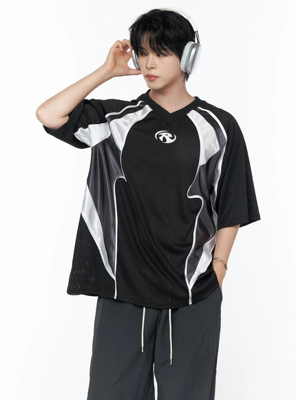 Men's Mesh Contrast V-Neck T-Shirt IU523 Black size L front shot on male model wearing headphones posed three-quarter turn with dark joggers