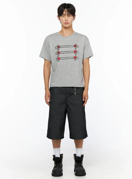 Men's No-Fade Striped Shorts IL515 Stripe full-body front on male model in grey graphic tee standing straight showing knee-length wide-leg fit
