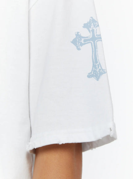 Men's Oversized Graphic T-Shirt IL513 White close-up detail shot of blue gothic cross print on short sleeve hem with raw distressed edge finish