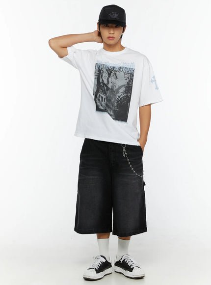 LEWKIN Men's Oversized Graphic T-Shirt IL513 White front full-body model shot wearing cap with angel statue graphic print and blue cross sleeve detail