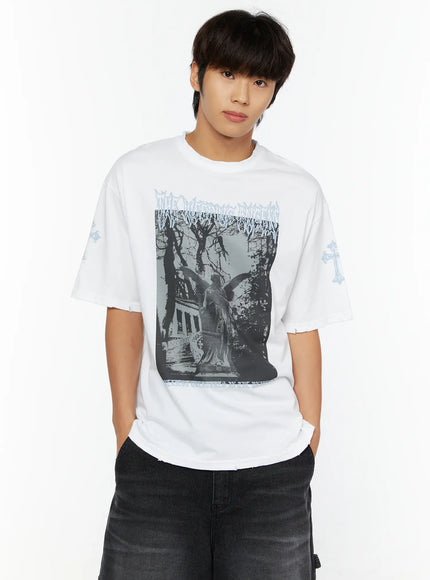 Men's Oversized Graphic T-Shirt IL513 White front upper-body model shot close-up showing angel statue graphic print and gothic script lettering detail