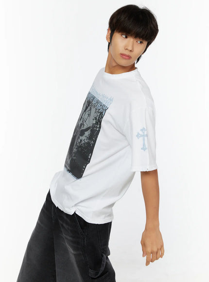 Men's Oversized Graphic T-Shirt IL513 White side model shot with model turning showing chest angel graphic blue cross sleeve and raw hem oversized silhouette