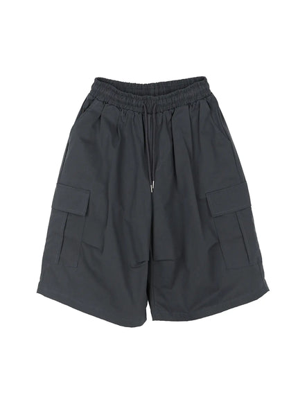 Men's Parachute Cargo Shorts IL515 Dark gray flat-lay front view showing elastic drawstring waistband, dual flap cargo pockets and wide-leg nylon construction