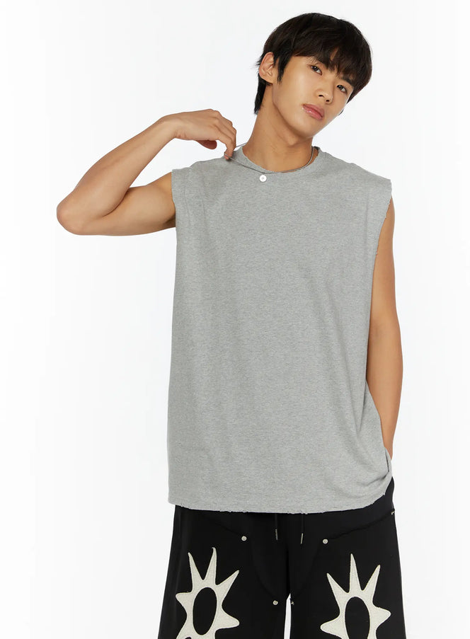 Men's Pendant Necklace IL510 Silver styled on male model three-quarter front wearing gray sleeveless muscle tee with silver chain pendant necklace and black printed shorts