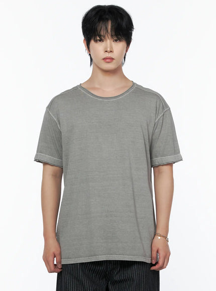 Men's Pigment Washed T-Shirt IU523 Gray front shot on male model torso close-up of round neckline and visible stitching details on shoulder and sleeve hem