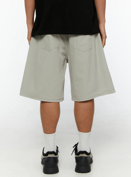 Men's Pintuck Cotton Shorts IL515 Light gray back view on model showing dual back patch pockets and relaxed wide-leg cut paired with chunky sneakers
