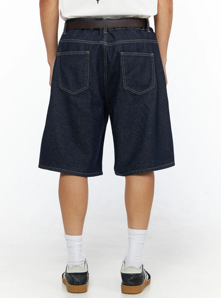 Men's Pintuck Wide Bermuda Shorts IL528 Dark blue back view on model showing dual patch pockets with contrast stitching and brown belt