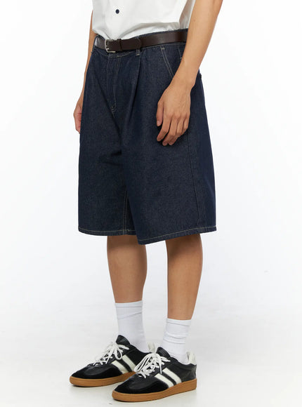 Men's Pintuck Wide Bermuda Shorts IL528 Dark blue angled front view on model showing wide-leg silhouette and contrast stitching with belt