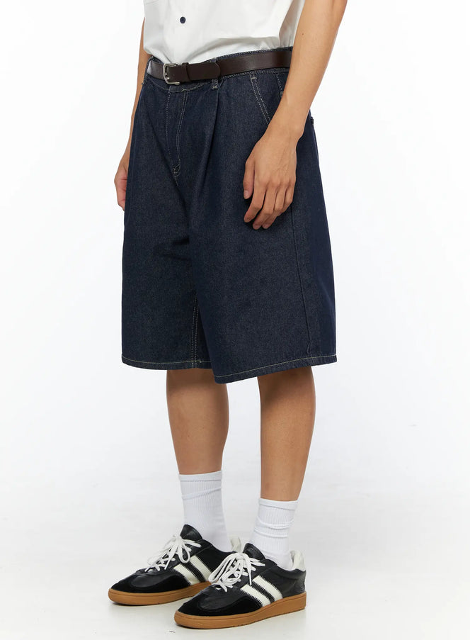 Men's Pintuck Wide Bermuda Shorts IL528 Dark blue angled front view on model showing wide-leg silhouette and contrast stitching with belt