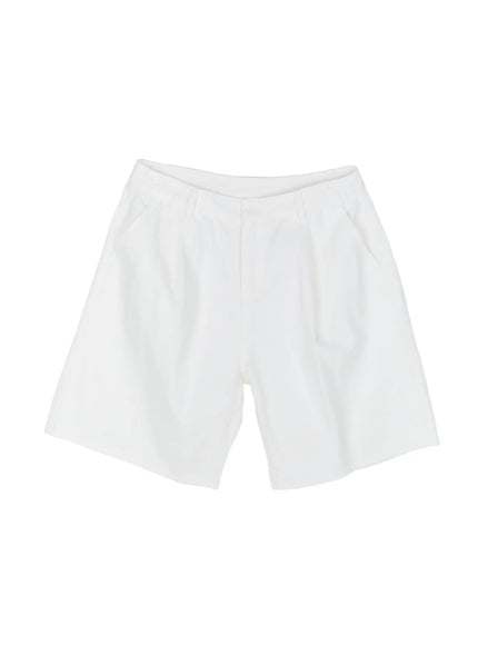 Men's Pintuck Wide-Fit Shorts IL515 White flat-lay front view showing pintuck waistband, button fly, wide-leg cut, and clean white cotton fabric