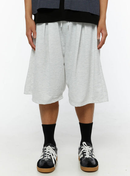 LEWKIN Men's Pintuck Wide Jorts IL510 light gray front view on male model wearing layered outfit and black sneakers with wide-leg silhouette