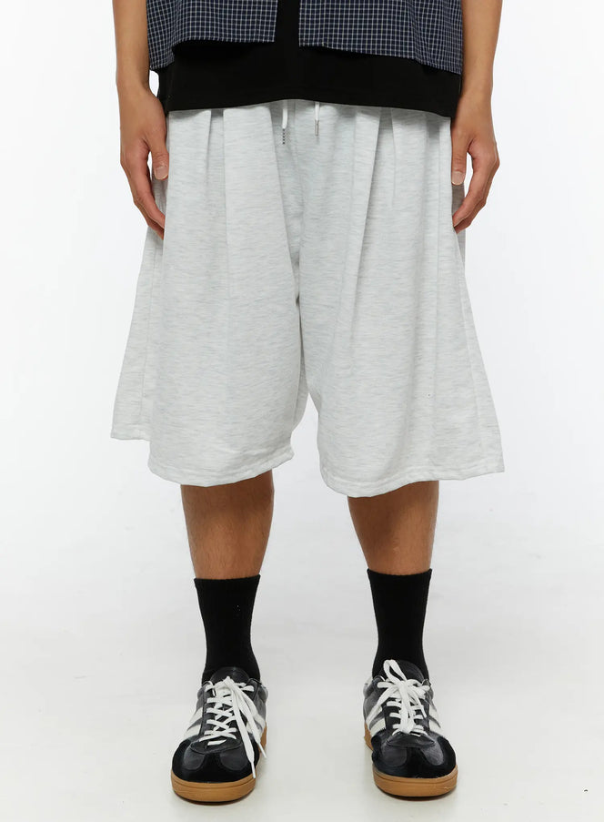 LEWKIN Men's Pintuck Wide Jorts IL510 light gray front view on male model wearing layered outfit and black sneakers with wide-leg silhouette