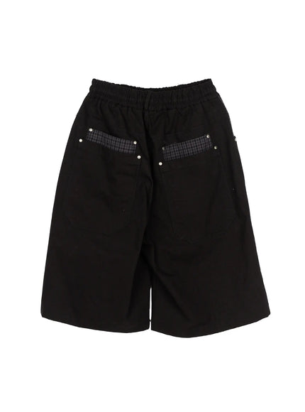 Men's Plaid Pocket Bermuda Shorts (Black) IL507 flat-lay back view showing dual plaid-lined back pockets with silver rivet studs and elastic waistband