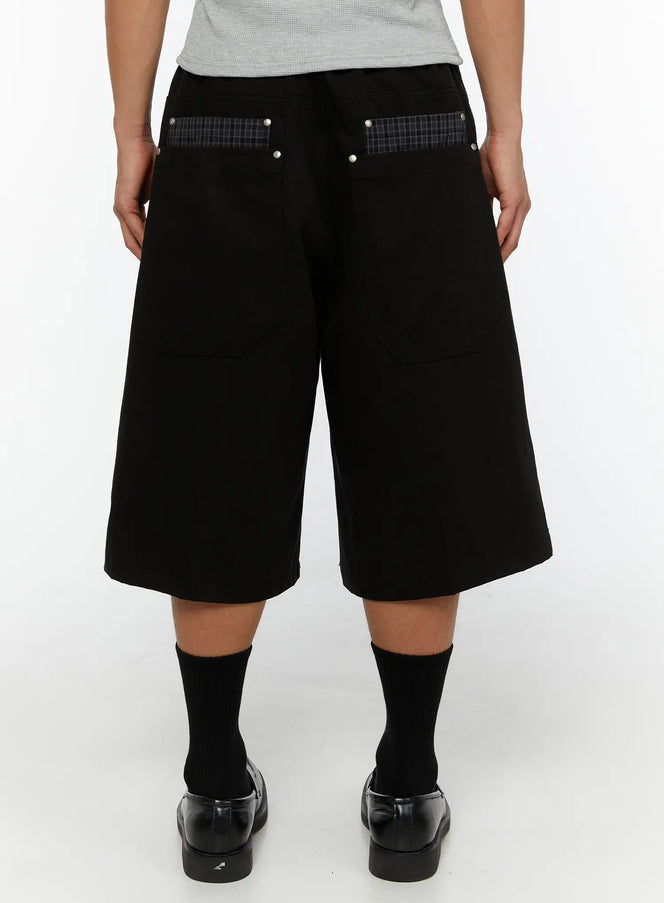 Men's Plaid Pocket Bermuda Shorts (Black) IL507 in Black, size M/L