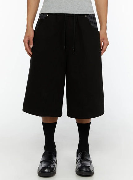 LEWKIN Men's Plaid Pocket Bermuda Shorts (Black) IL507 front view on male model wearing gray tee and black loafers, wide-leg silhouette with drawstring waist