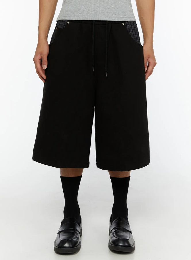 LEWKIN Men's Plaid Pocket Bermuda Shorts (Black) IL507 front view on male model wearing gray tee and black loafers, wide-leg silhouette with drawstring waist