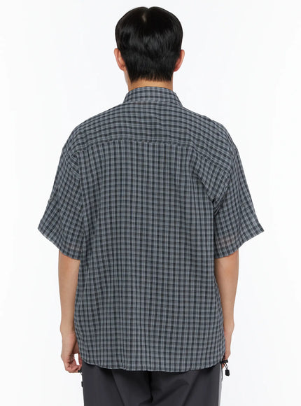 Men's Plaid Roll-Up Short Sleeve Shirt IL514 Gray M/L back shot on model showing yoke seam boxy silhouette and plaid woven texture with short sleeve hem