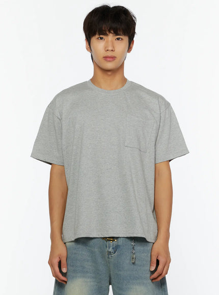 Men's Pocket Semi-Crop T-Shirt IL507 Gray close-up front shot on male model cropped at waist showing chest pocket crew neck and heathered cotton texture