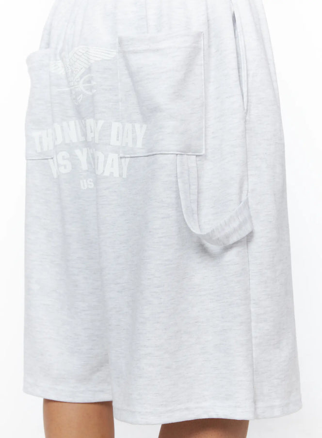 Men's Relaxed-Fit Sweat Shorts IL515 Light gray close-up detail of side cargo pocket and tonal eagle graphic print on heathered fleece fabric