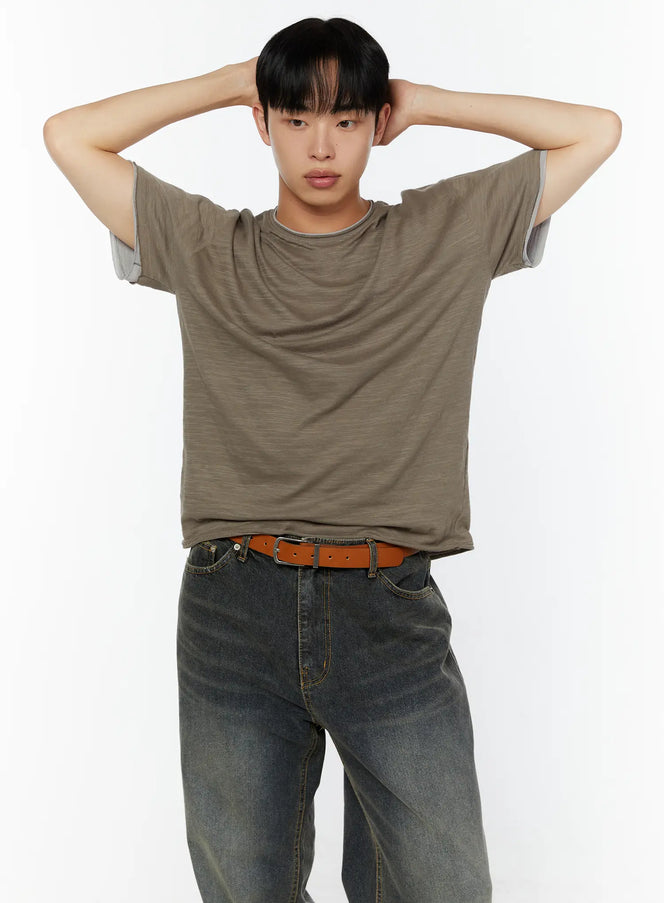 LEWKIN Men's Relaxed Fit T-Shirt IU529 Dark green front close-up shot on male model hands behind head slub cotton texture layered sleeve hem detail