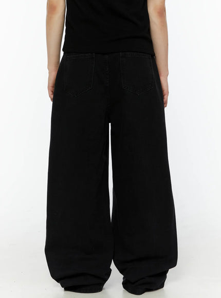 Men's Relaxed Fit Wide Leg Jeans IL509 Black back view on model showing two back patch pockets with topstitching and extra-wide leg hem stack