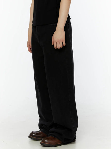 Men's Relaxed Fit Wide Leg Jeans IL509 Black left side view on model, highlighting relaxed wide-leg cut and side seam detail, paired with black tee and brown loafers