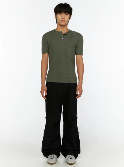 Men's Slim Fit Ribbed T-Shirt IL513 Dark green full-length front shot on male model standing straight wearing black wide-leg pants and sneakers