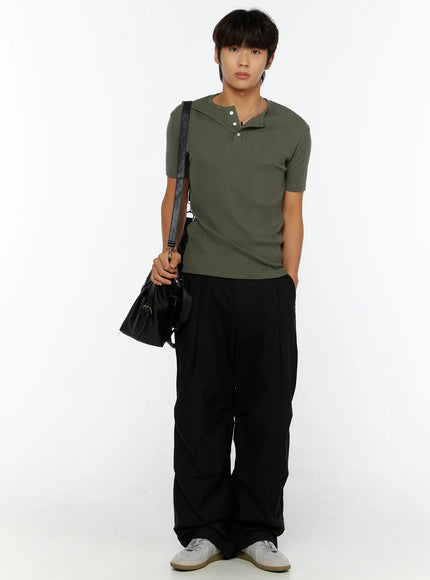 Men's Slim Fit Ribbed T-Shirt IL513 Dark green full-length front shot on male model carrying black crossbody bag paired with black wide-leg pants