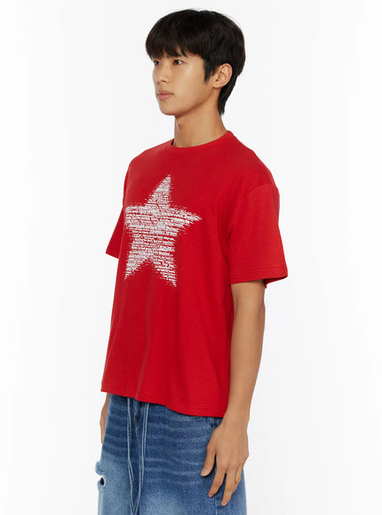 Men's Star Graphic T-Shirt IL509 Red side close-up shot on male model showing white typography star graphic print detail on chest with relaxed cotton fabric
