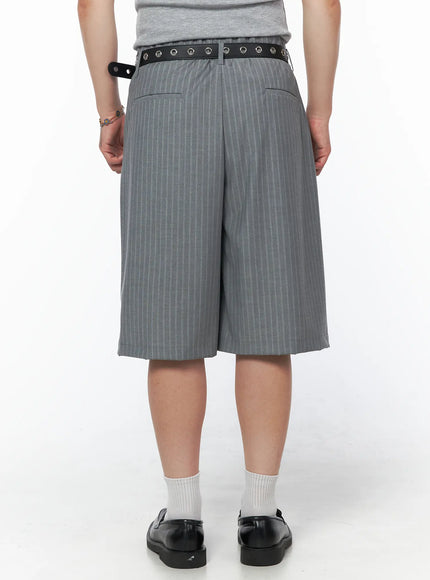 Men's Striped Shorts & Belt Set (Gray) IL502 Gray back shot on model showing two back welt pockets, wide-leg pinstripe shorts silhouette, black grommet belt, white socks and black loafers