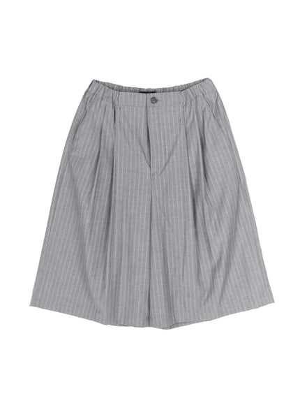 Men's Striped Shorts & Belt Set (Gray) IL502 Gray flat-lay front view of wide-leg pinstripe shorts showing pleats, elastic waistband, single button, and woven pinstripe fabric