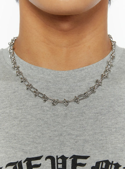 LEWKIN Men's Twisted Chain Necklace IL510 Silver close-up on model neck showing mixed oval and knotted links over gray graphic tee