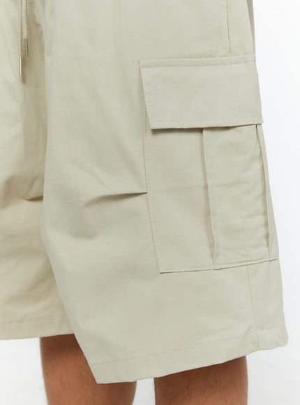 Men's Utility Cargo Shorts IL513 Beige close-up detail shot showing stitched flap cargo pocket and drawstring tie on right side